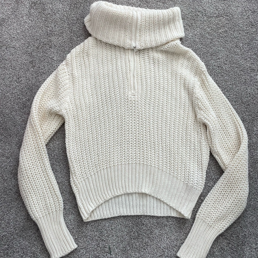 Womens Cozy Cream Turtleneck Sweater- Size XS
